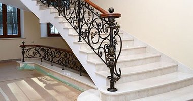 Ступени из камня Technistone Noble Carrara