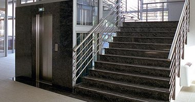 Ступени из кварцевого агломерата Caesarstone Woodlands