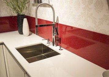 Столешница и фартук из кварцевого агломерата