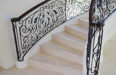 Лестница из кварцевого агломерата Caesarstone Buttermilk