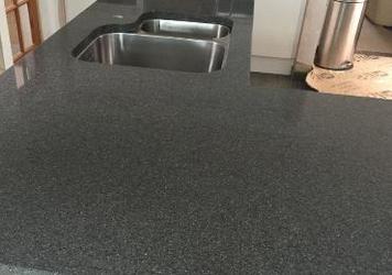 Угловая столешница из кварцевого камня