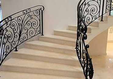 Ступени из кварцевого агломерат Silestone Blanco Capri