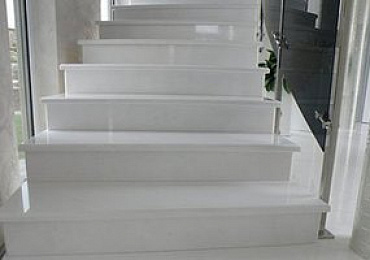 Ступени из камня Silestone Blanco Zeus Extreme