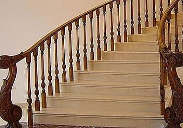 Лестница из камня Caesarstone Dreamy Marfil