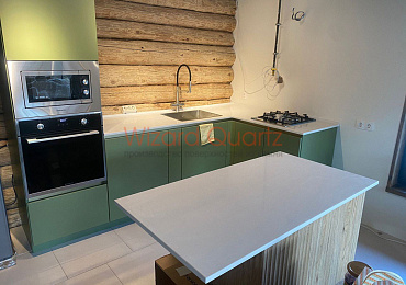 Белая столешница для кухни из кварцевого камня Belenco