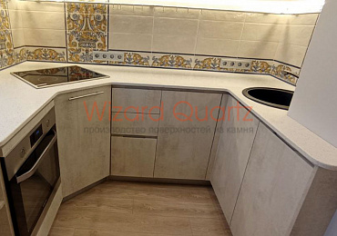 П-образная столешница для кухни из кварцевого агломерата