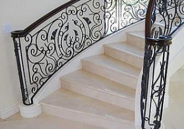 Лестница из кварцевого агломерата Caesarstone Buttermilk