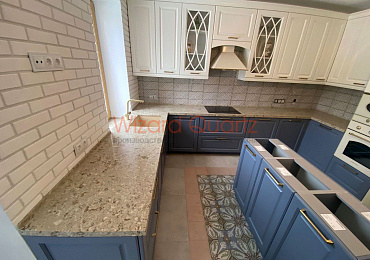 П-образная столешница из кварцевого камня для кухни