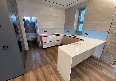 П-образная столешница для кухни из кварцевого камня