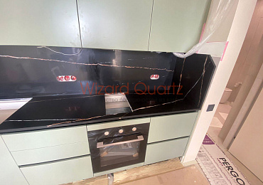 Прямая столешница из кварцевого камня